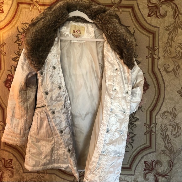 BKE by Buckle Fur Collar, Snap Front, Pockets Zip, Cinch Sleeves STUNNING JACKET - Picture 9 of 11